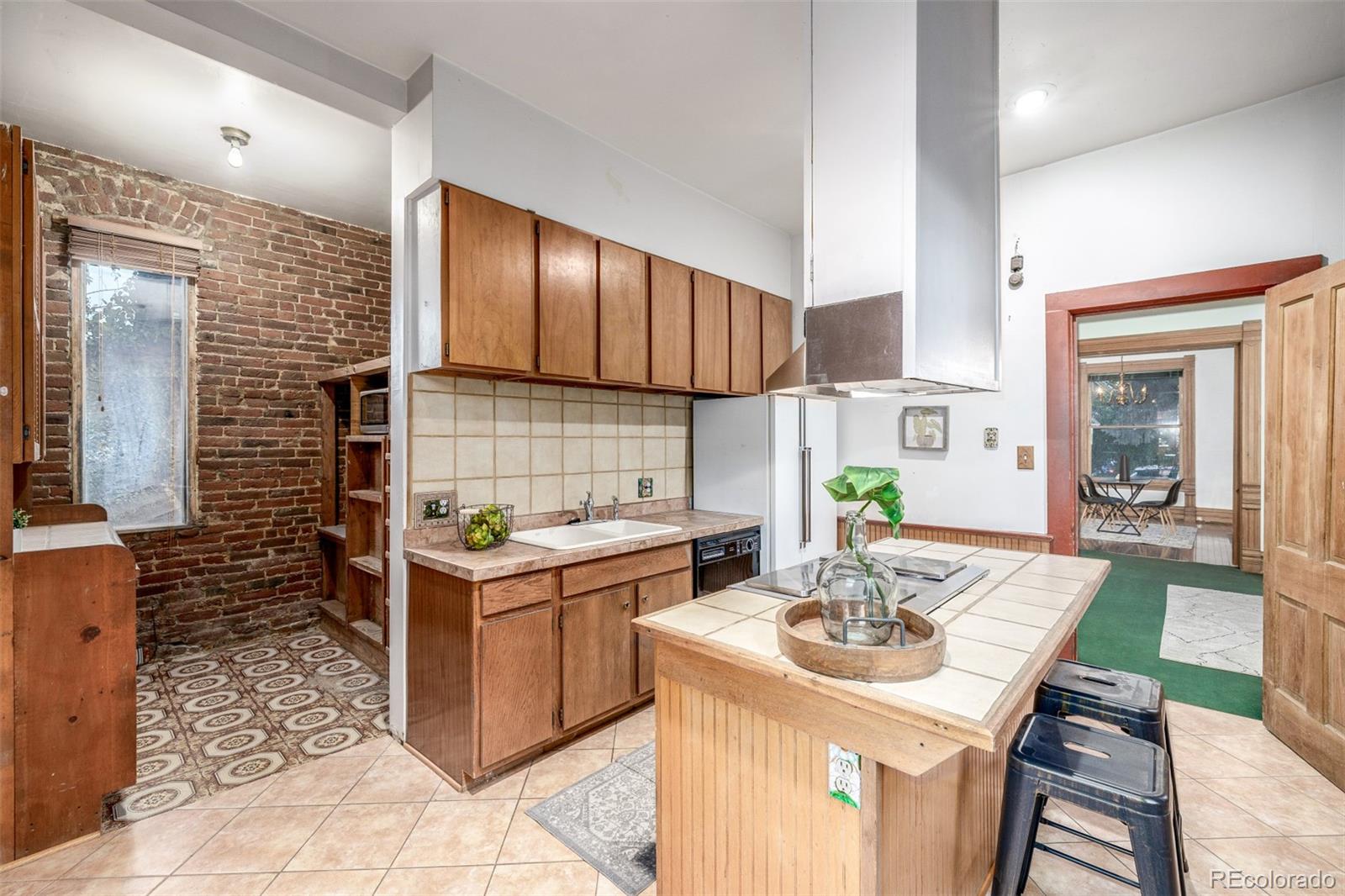 71 W Archer Place