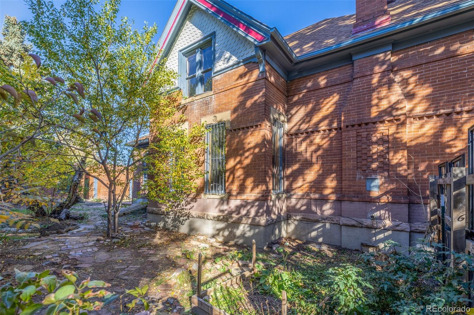 71 W Archer Place
