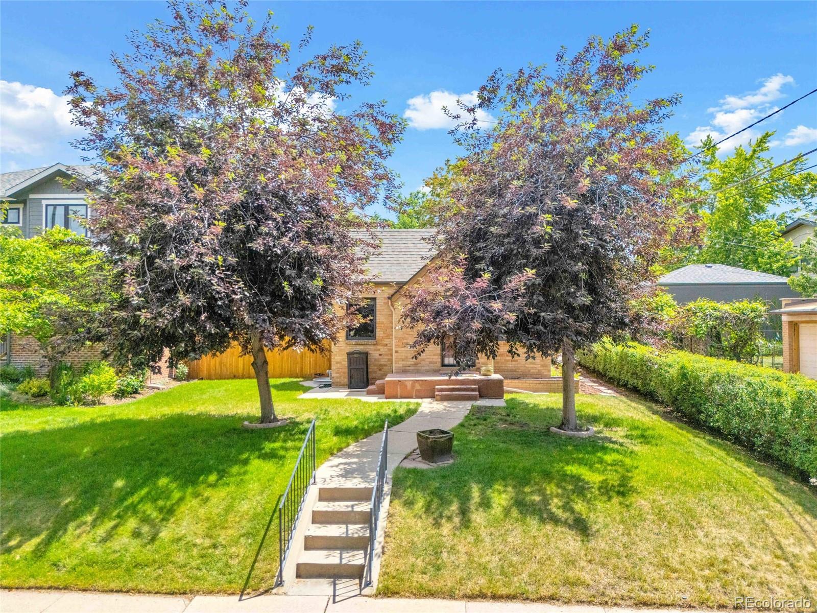 3232 W Scott Place