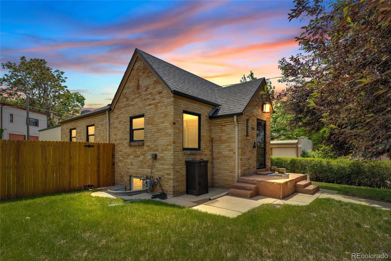 3232 W Scott Place