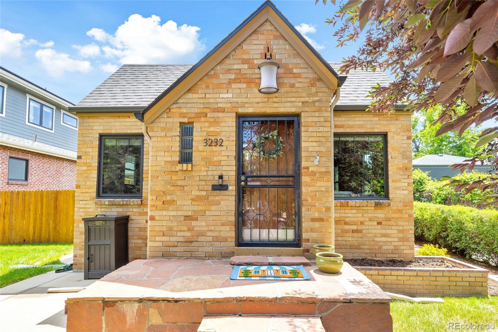 3232 W Scott Place