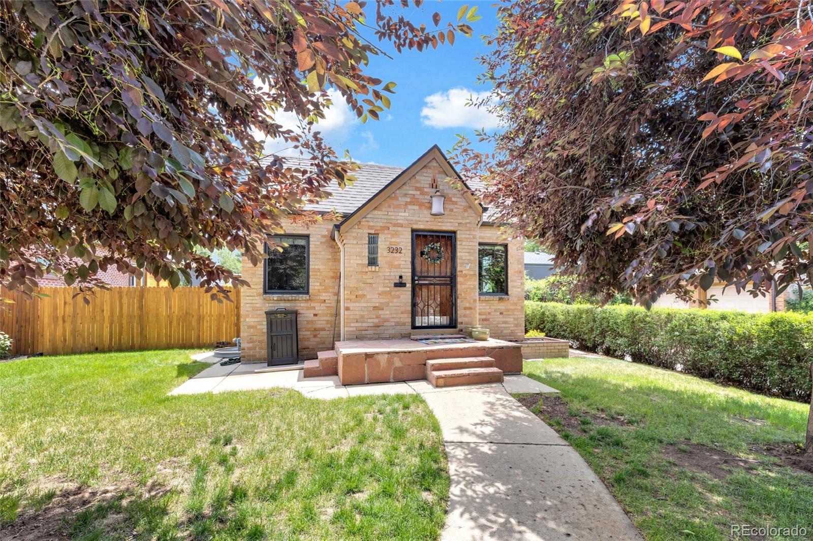3232 W Scott Place