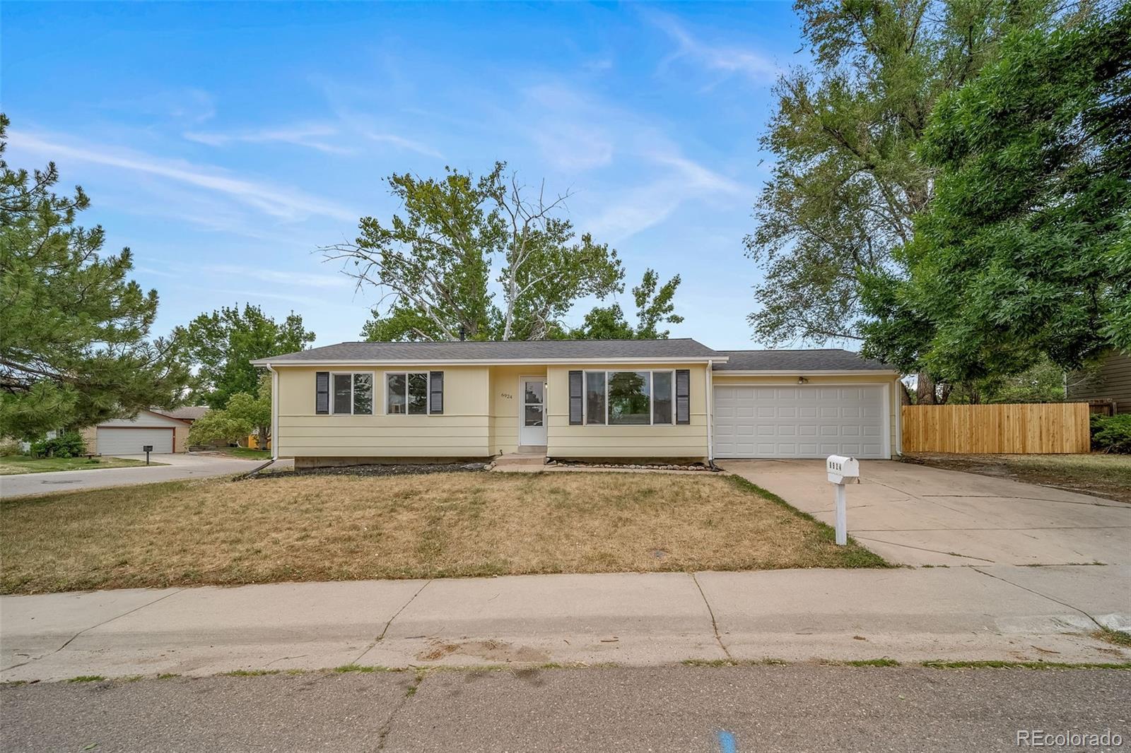 6924 W Hinsdale Drive