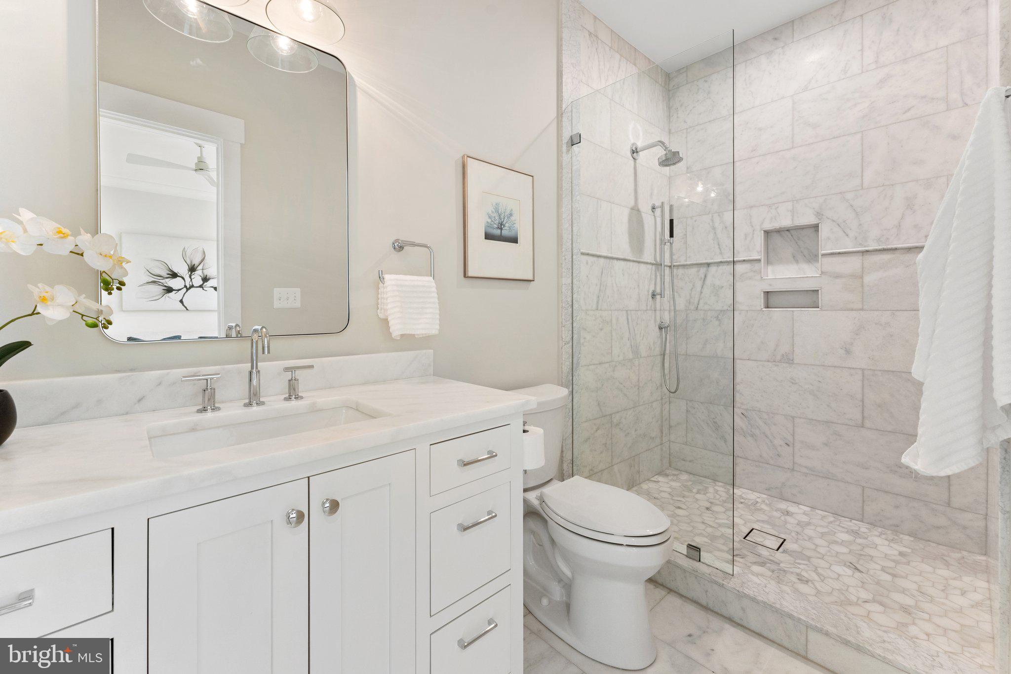 1300 I STREET NE Unit: 5