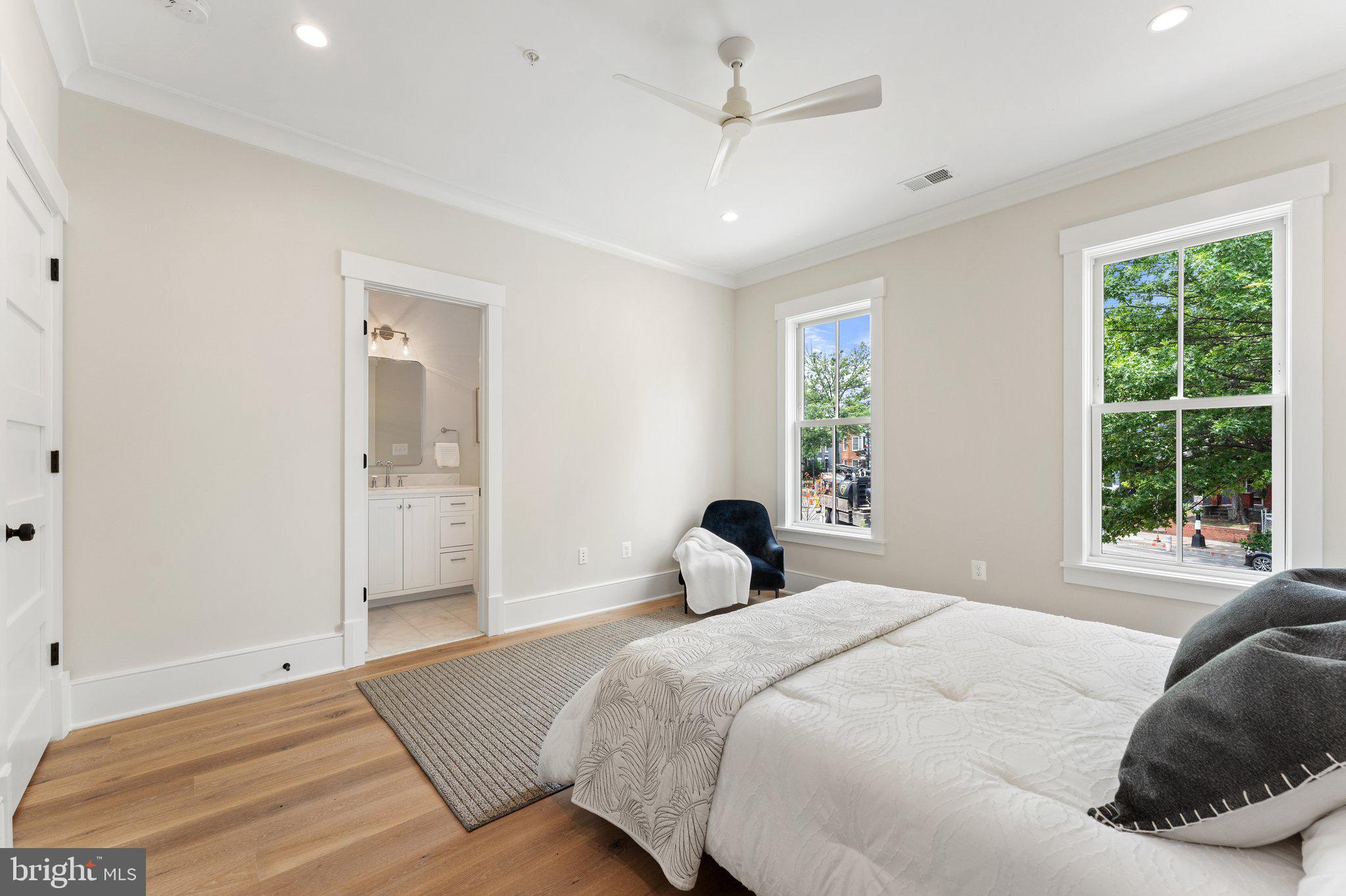 1300 I STREET NE Unit: 5