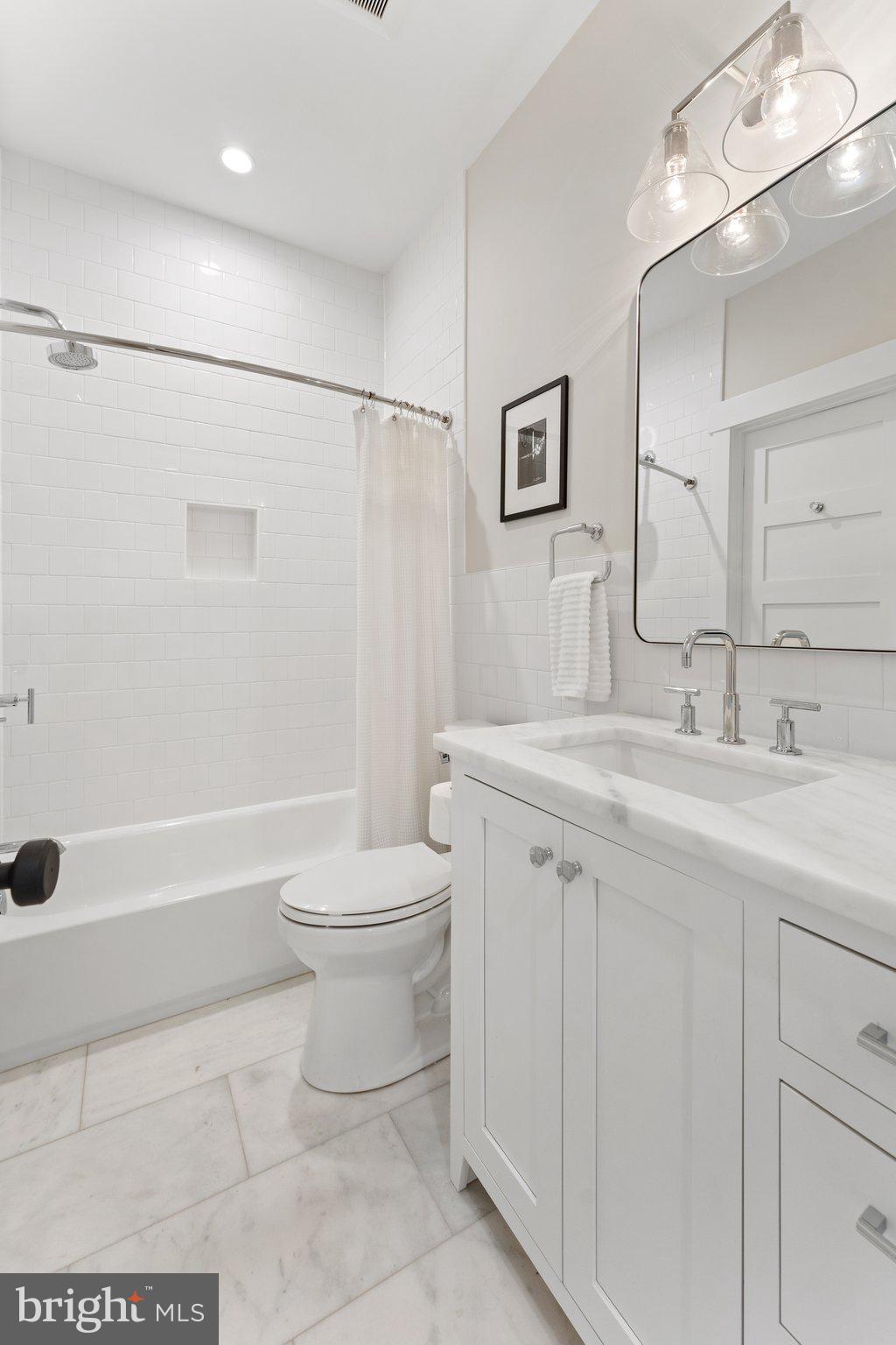 1300 I STREET NE Unit: 5