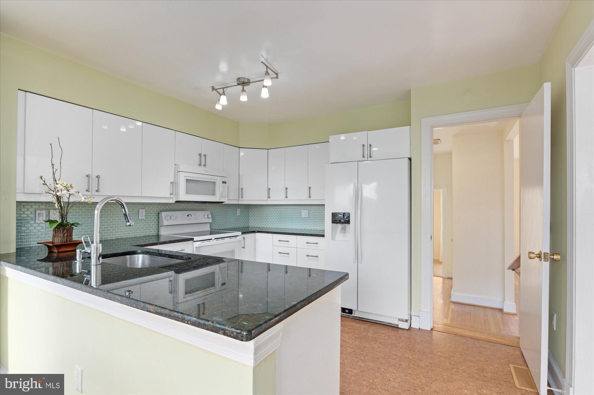 3908 Georgetown Ct NW