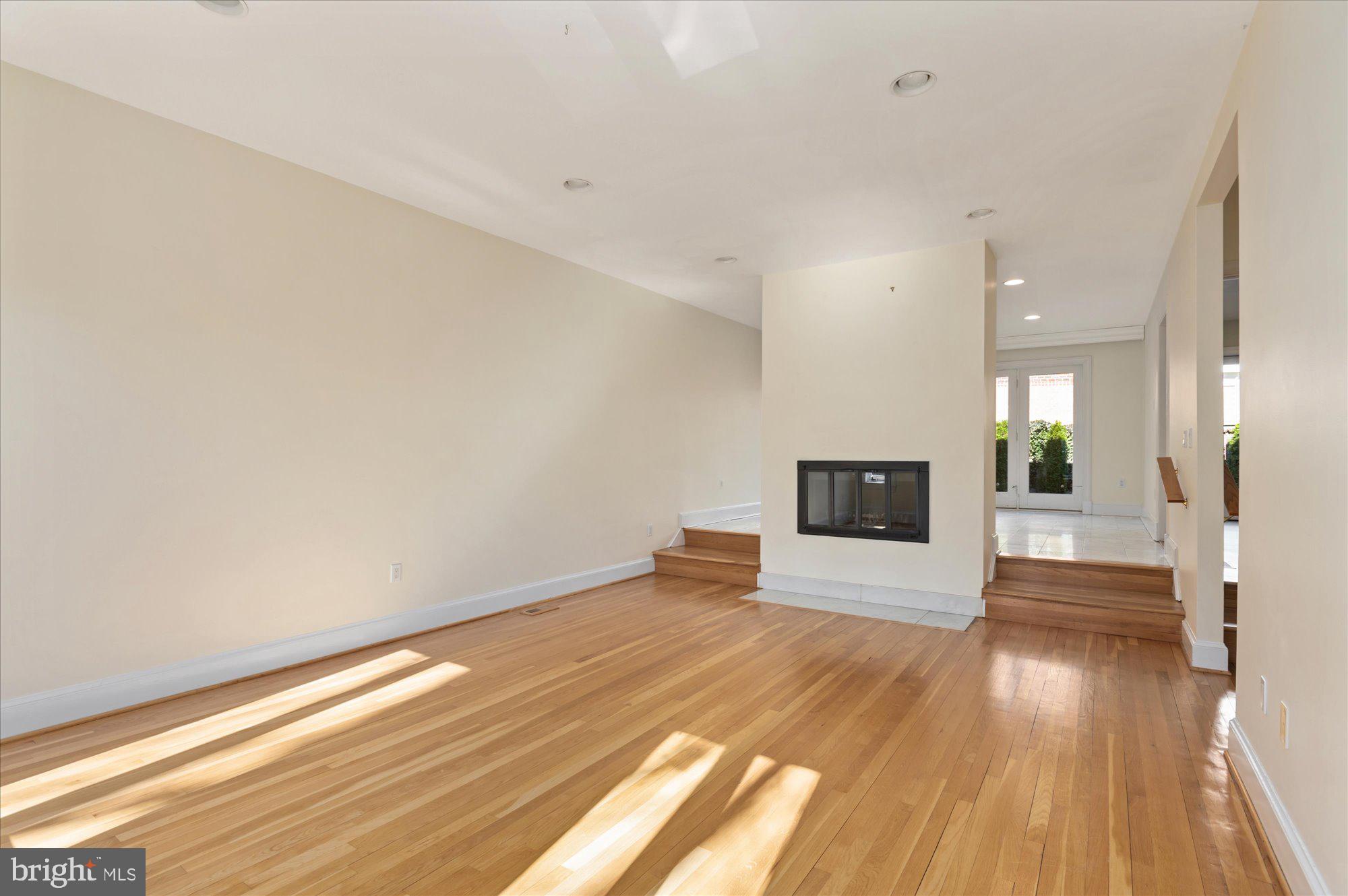 3908 Georgetown Ct NW