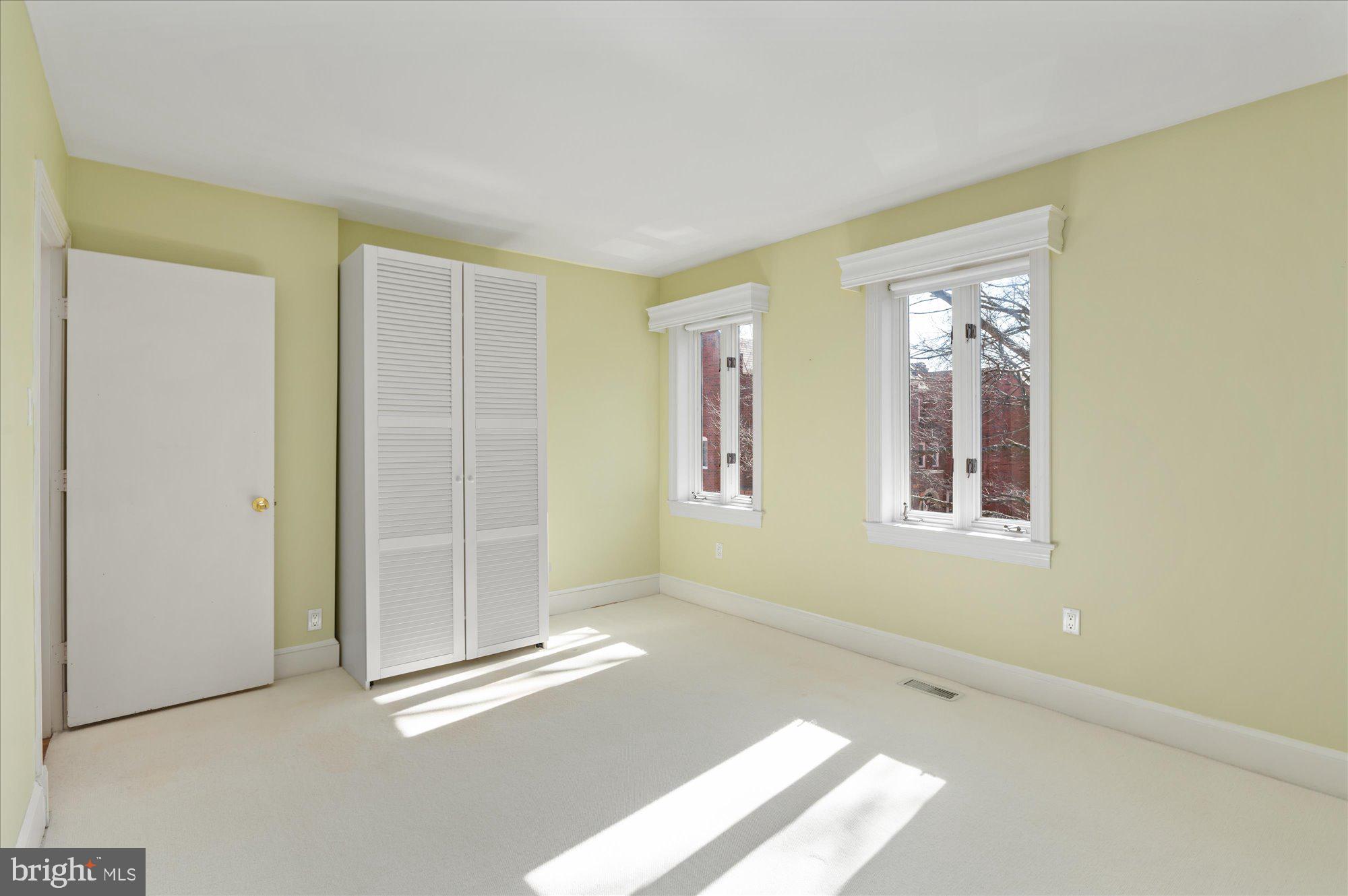 3908 Georgetown Ct NW