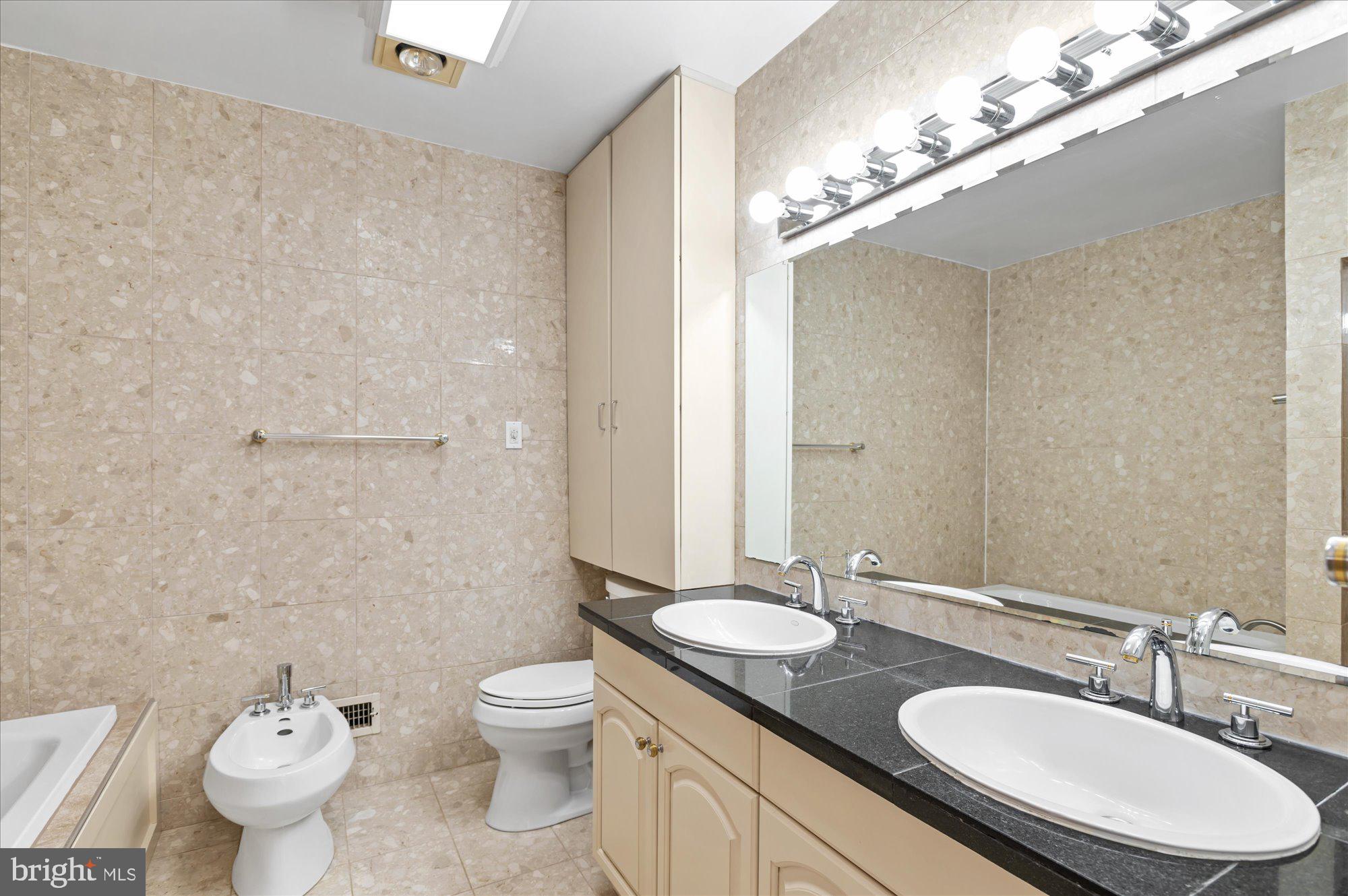 3908 Georgetown Ct NW