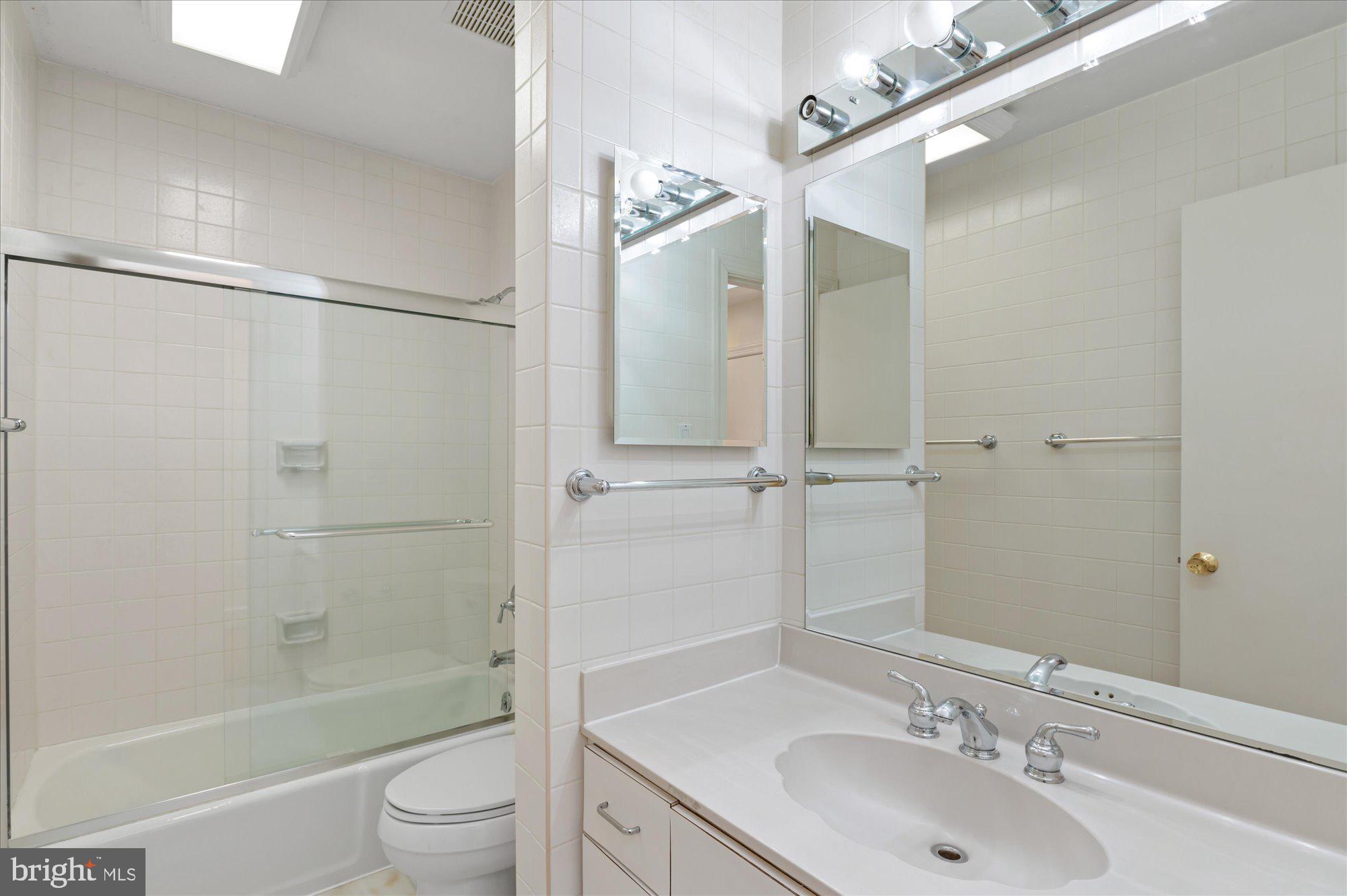 3908 Georgetown Ct NW