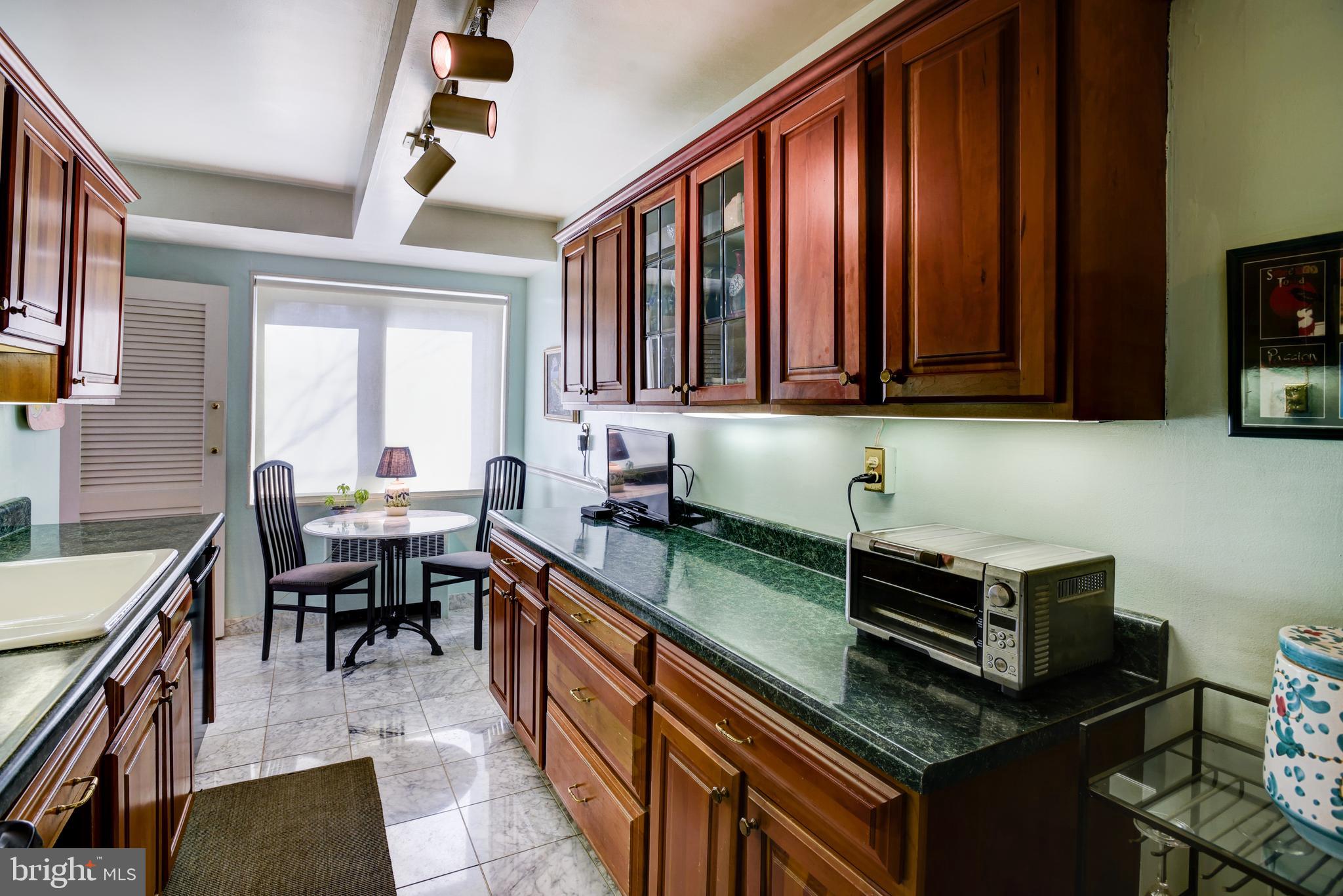 4201 Cathedral Ave NW #105e