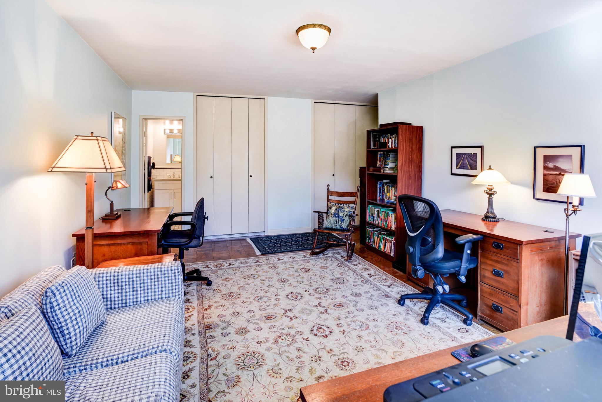 4201 Cathedral Ave NW #105e