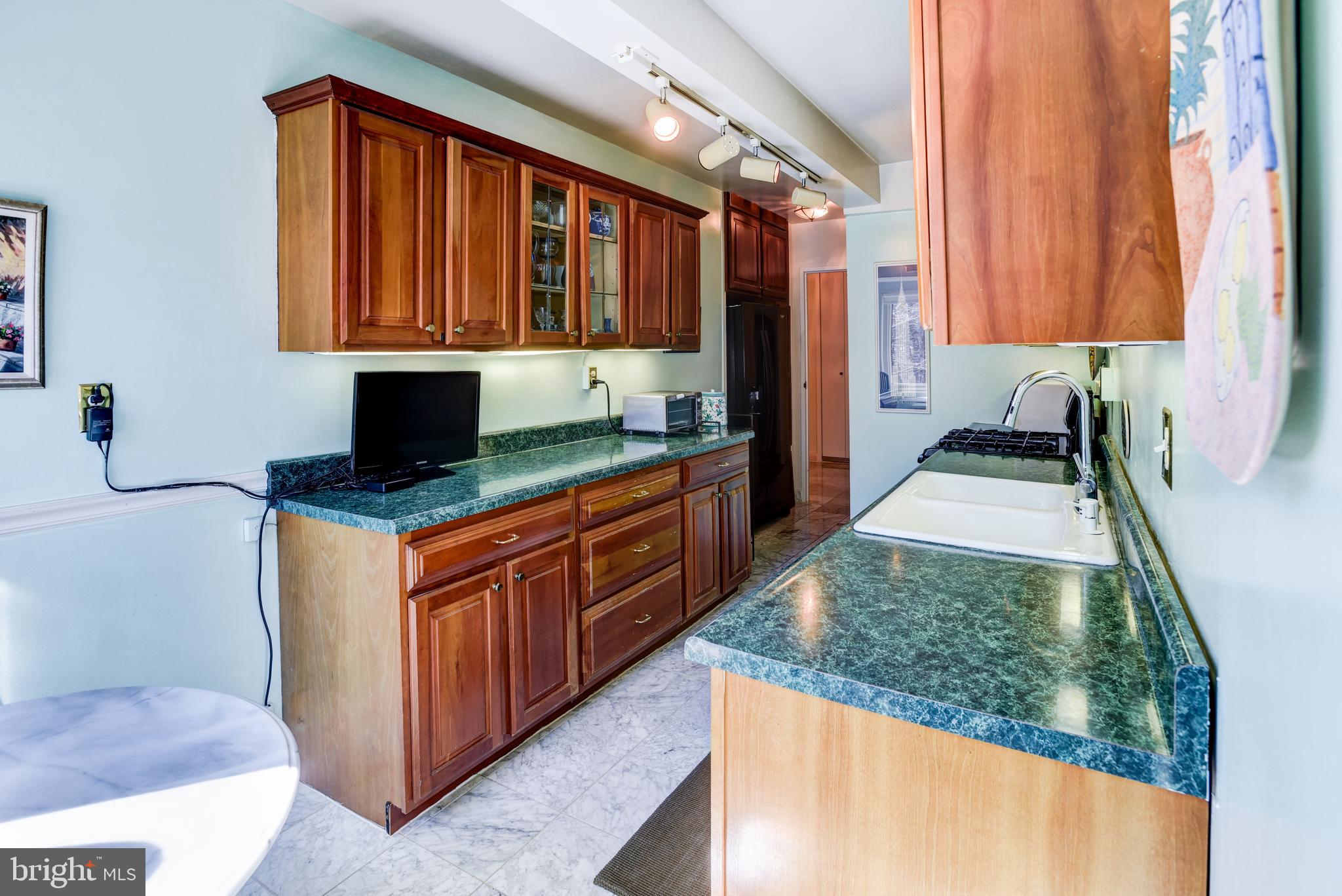4201 Cathedral Ave NW #105e