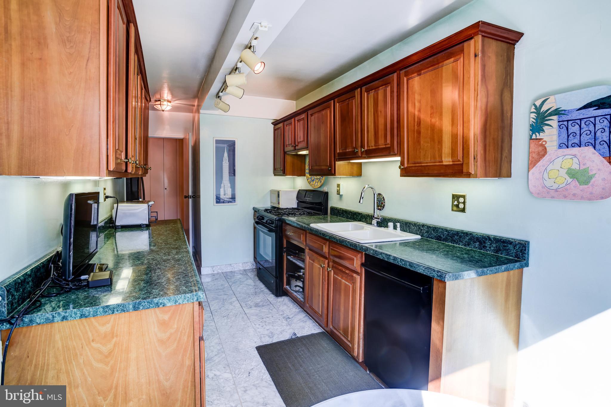 4201 Cathedral Ave NW #105e