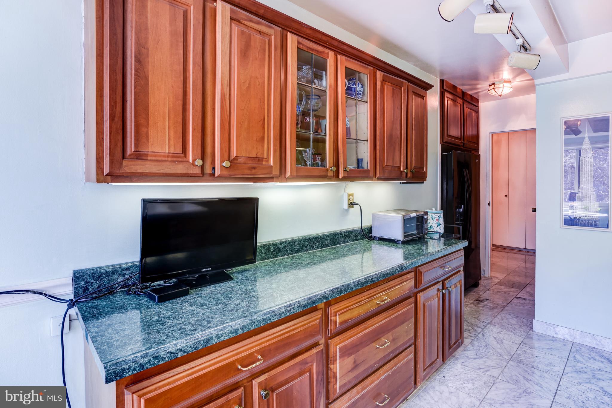 4201 Cathedral Ave NW #105e