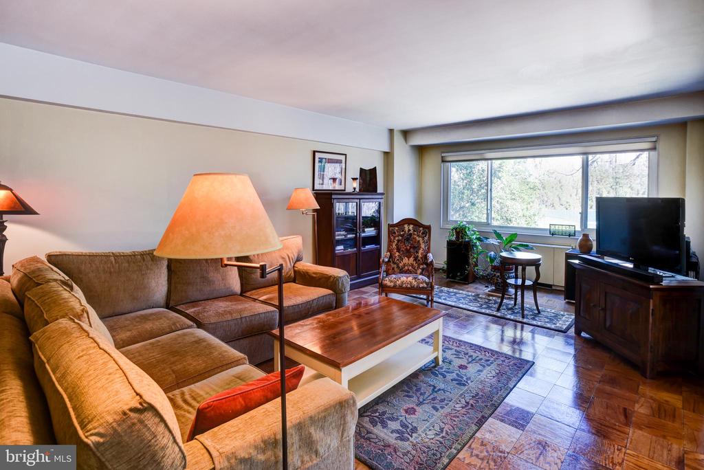 4201 Cathedral Ave NW #105e
