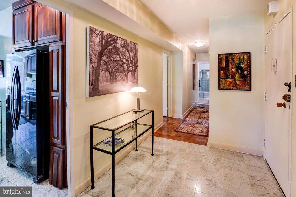 4201 Cathedral Ave NW #105e