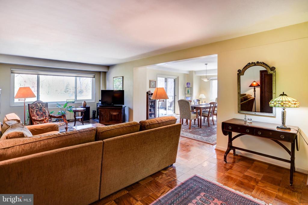 4201 Cathedral Ave NW #105e