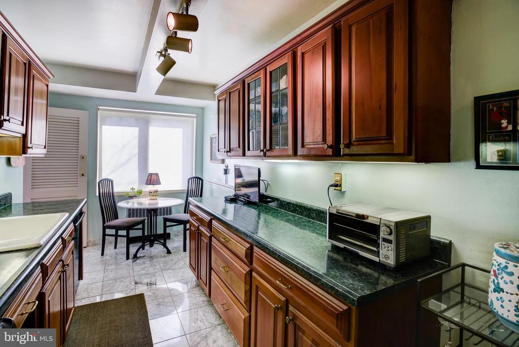 4201 Cathedral Ave NW #105e