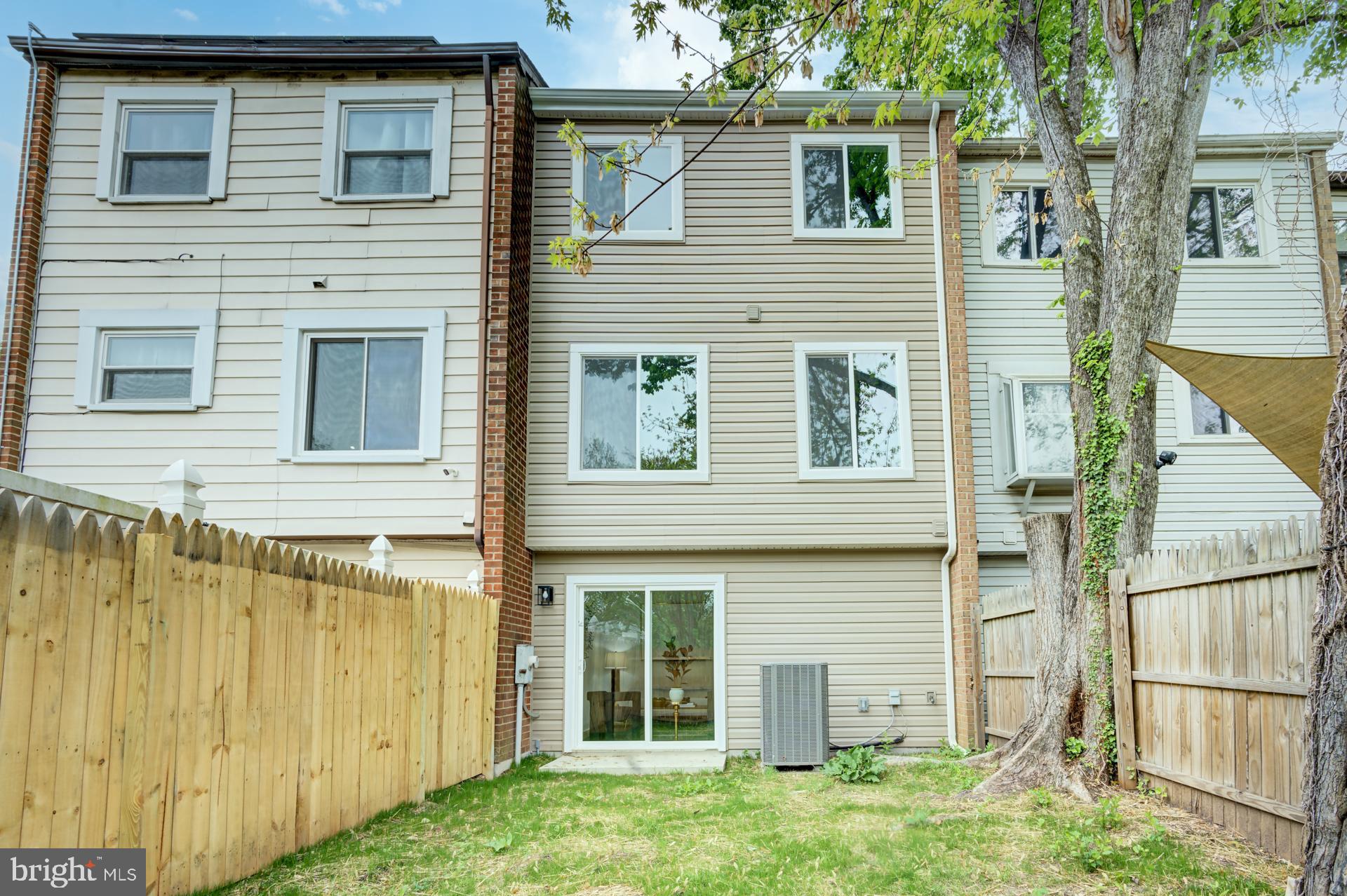 2710 2nd St SE