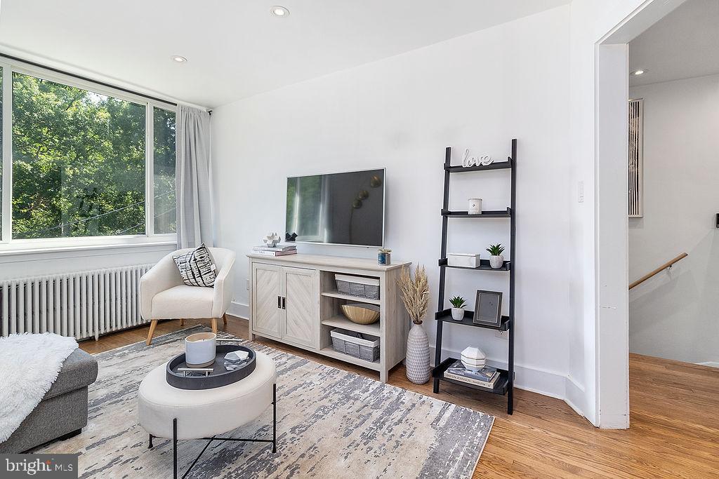 213 Hawaii Ave NE #2