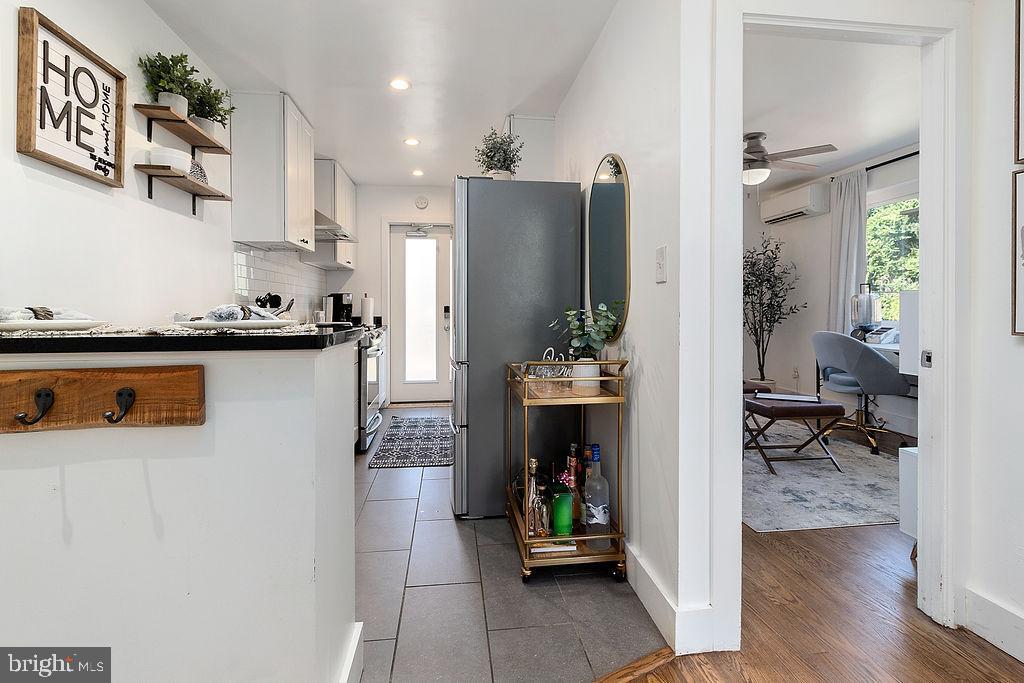 213 Hawaii Ave NE #2