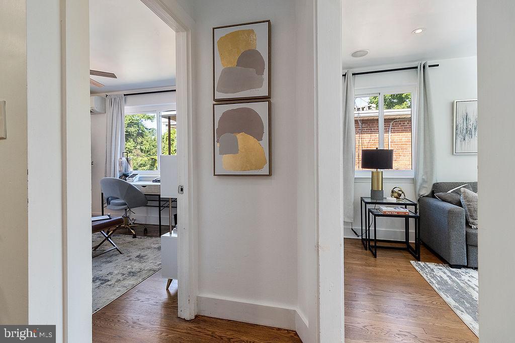 213 Hawaii Ave NE #2