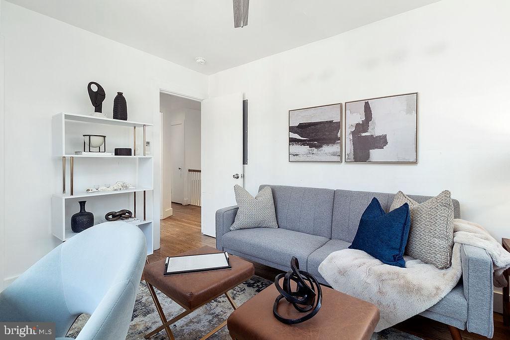 213 Hawaii Ave NE #2