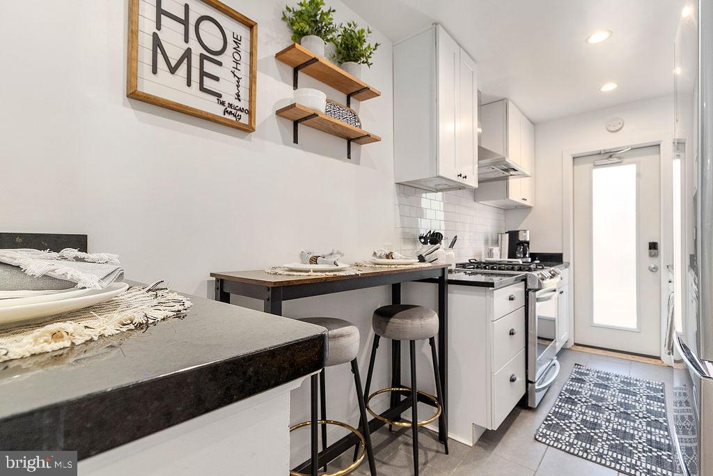 213 Hawaii Ave NE #2