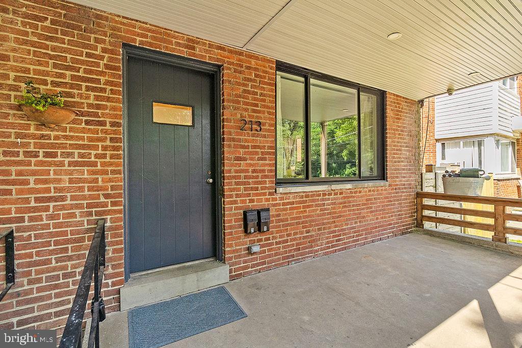 213 Hawaii Ave NE #2