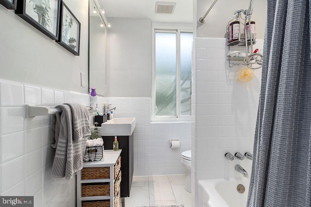 213 Hawaii Ave NE #2