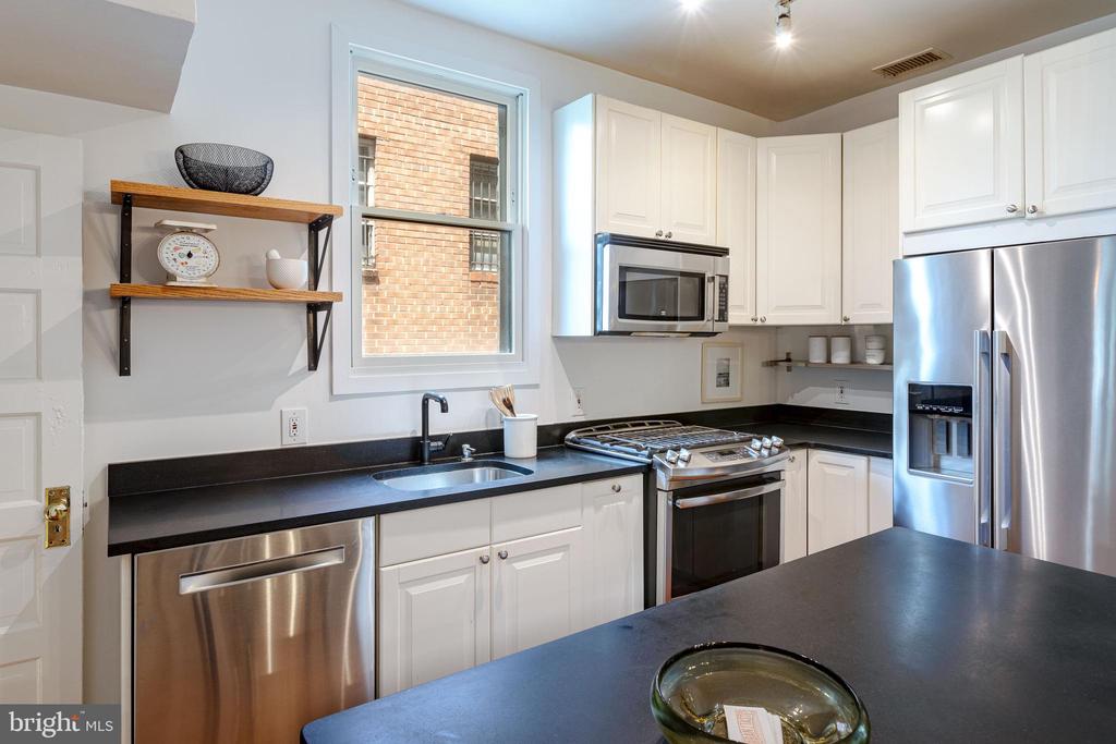 651 Irving St NW
