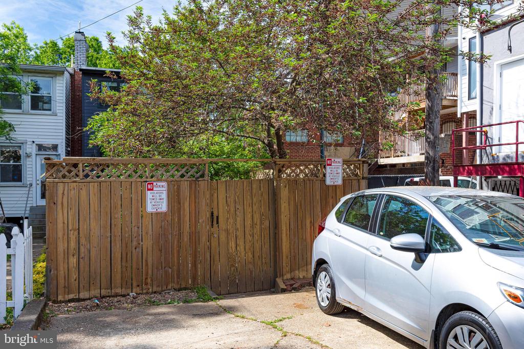 651 Irving St NW
