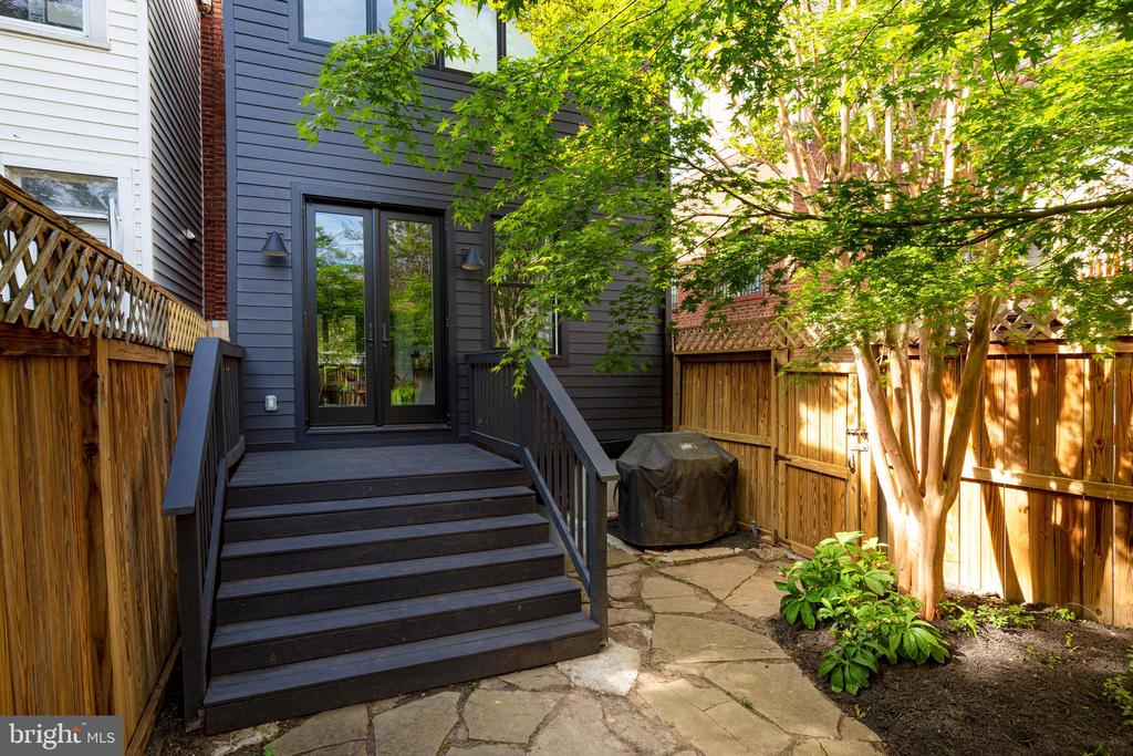 651 Irving St NW
