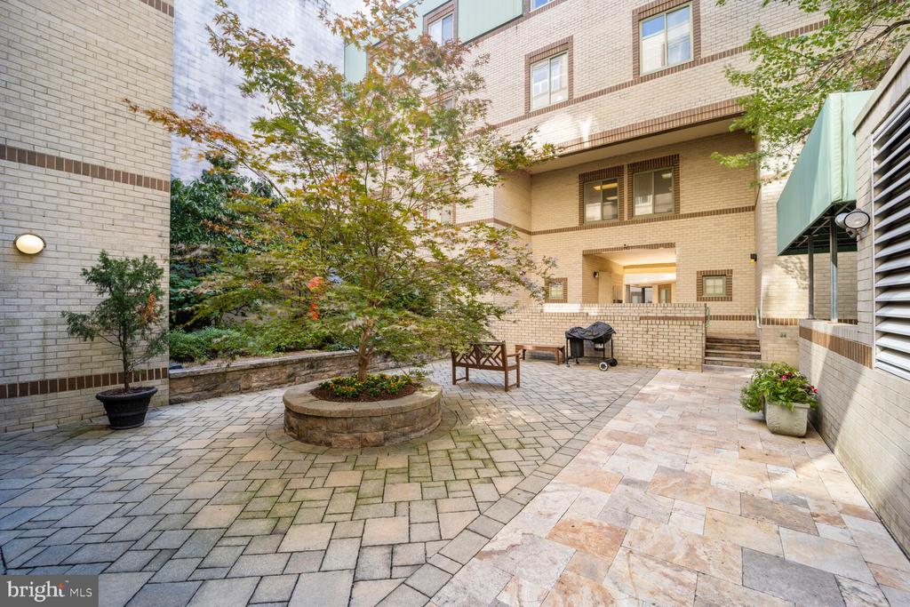 2141 Wisconsin Ave NW #502