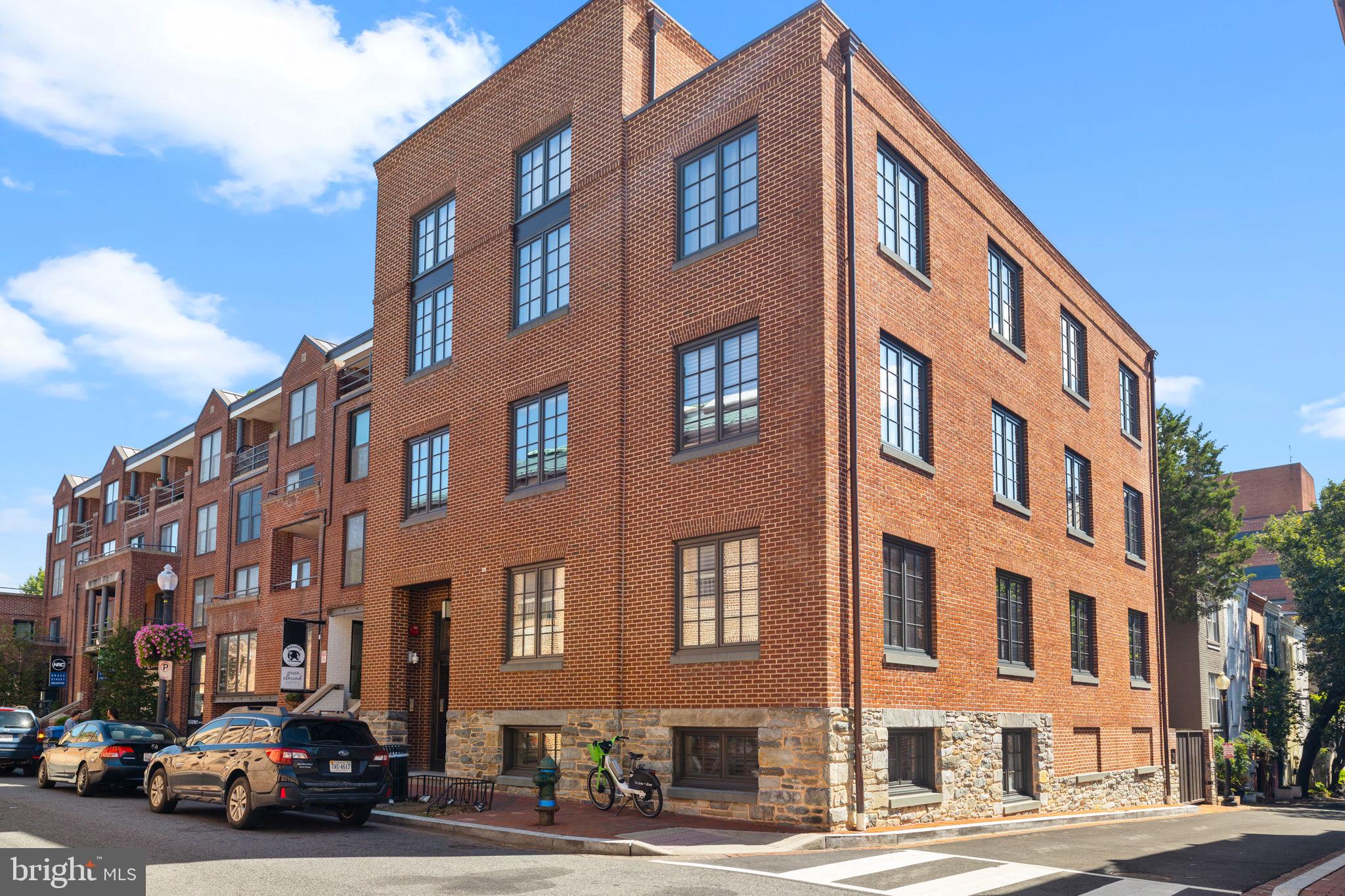 3220 Grace St NW #1