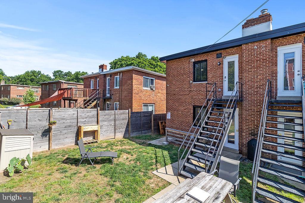 213 HAWAII AVE NE #2