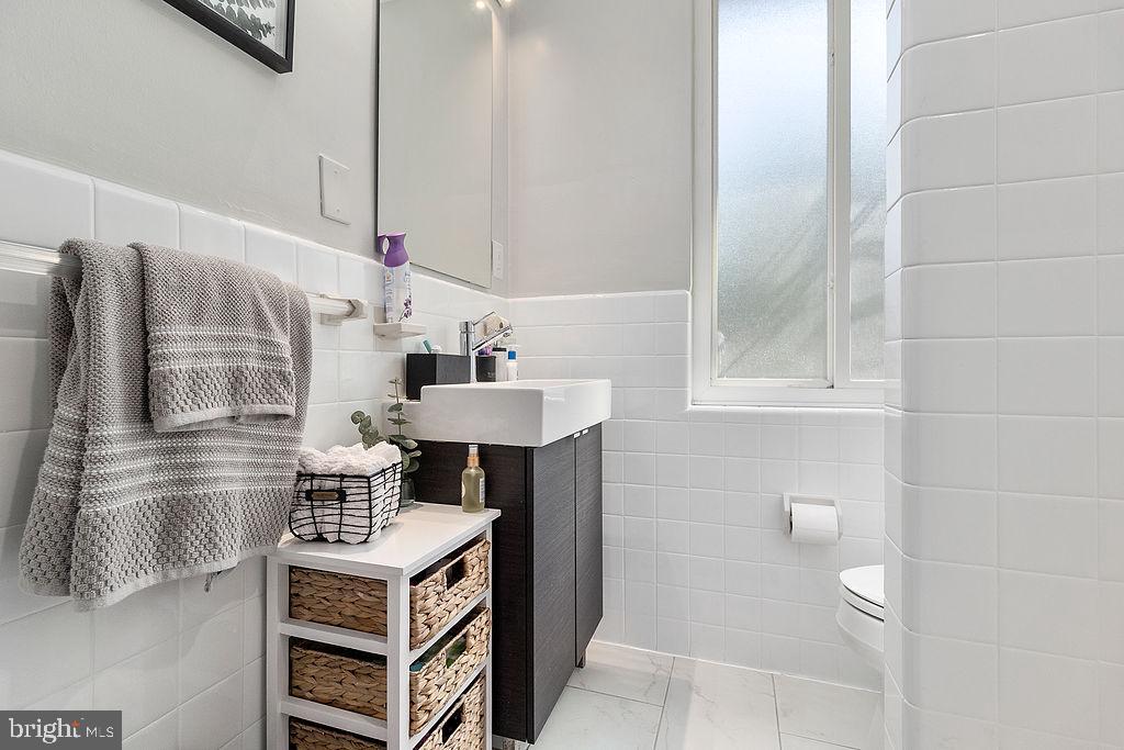 213 HAWAII AVE NE #2