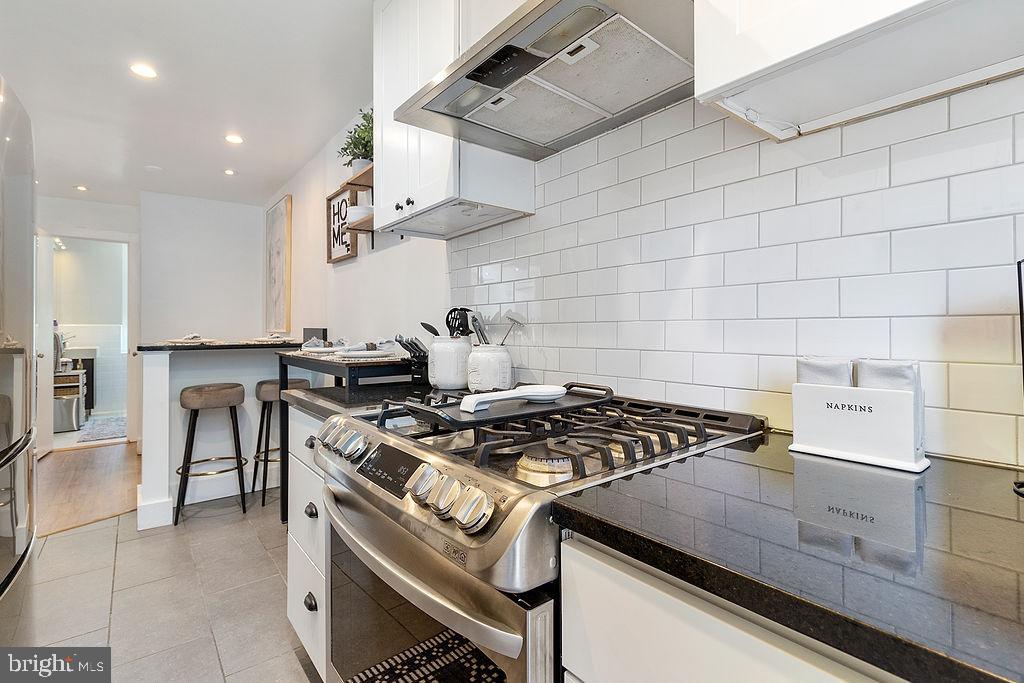 213 HAWAII AVE NE #2