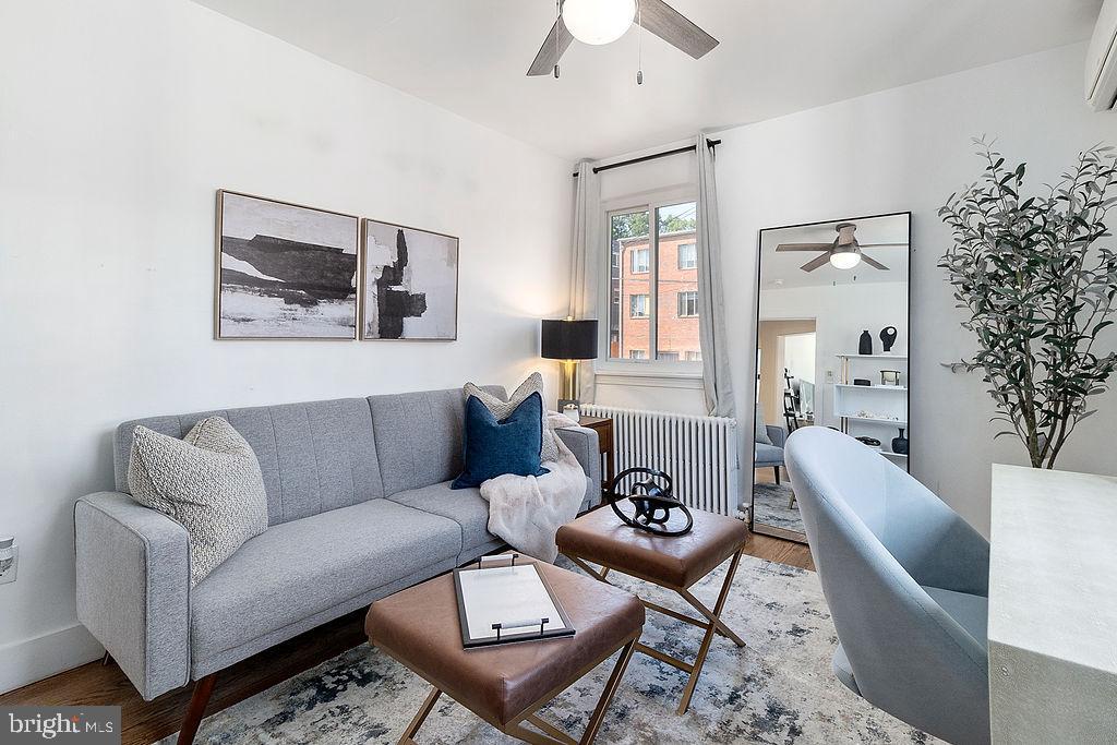 213 HAWAII AVE NE #2