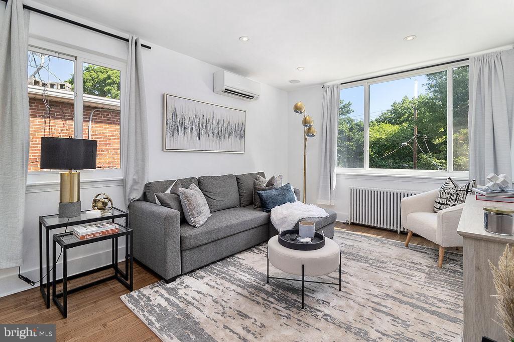 213 HAWAII AVE NE #2