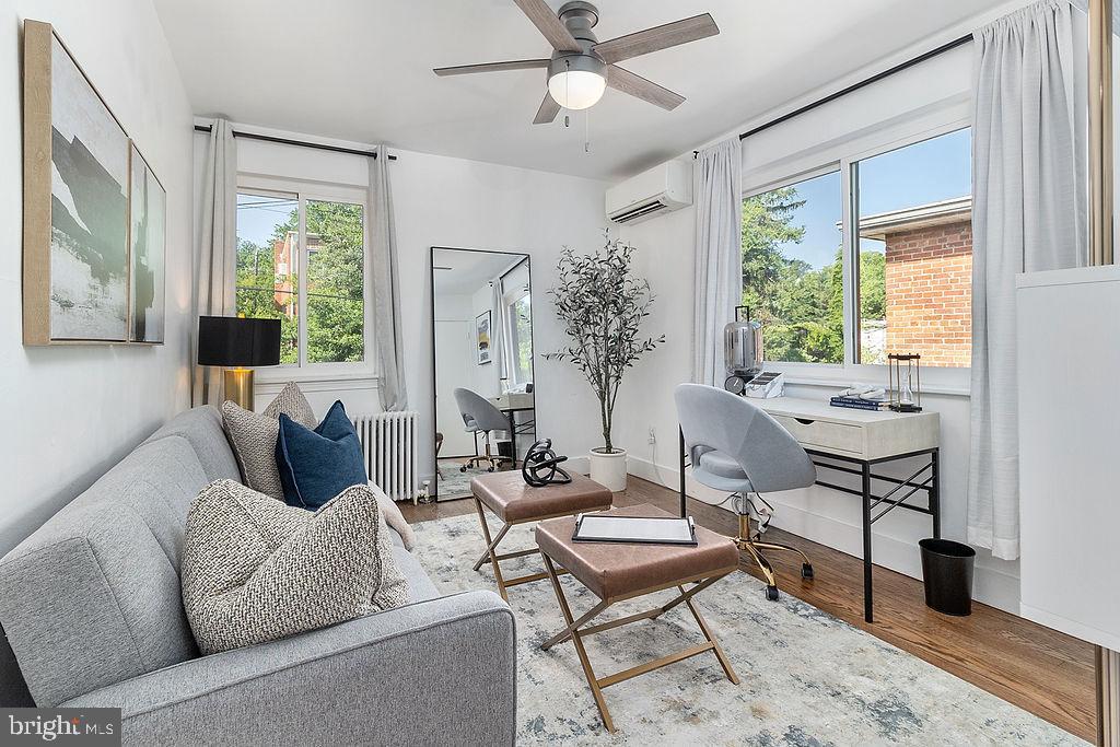 213 HAWAII AVE NE #2