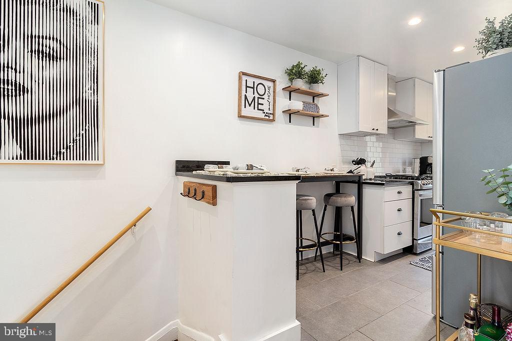 213 HAWAII AVE NE #2