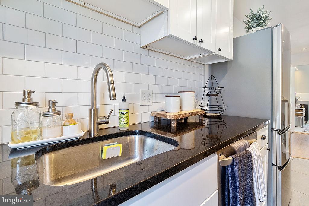 213 HAWAII AVE NE #2