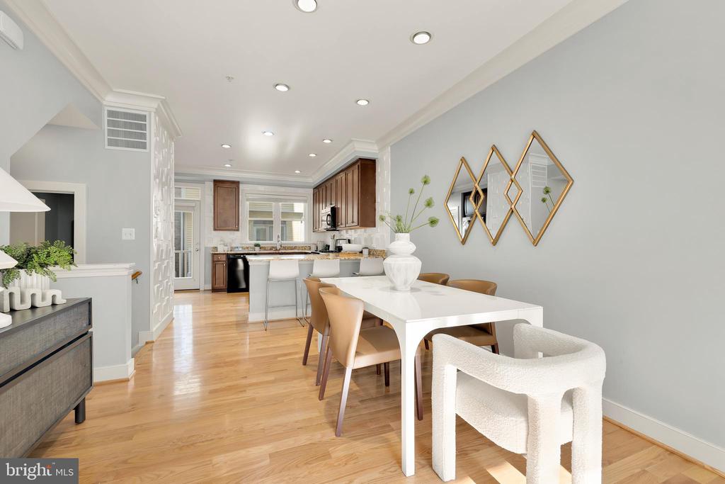 908 3rd Pl SE