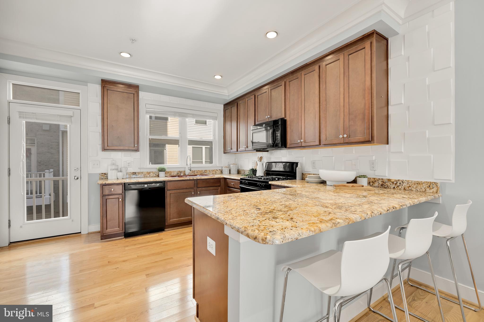 908 3rd Pl SE