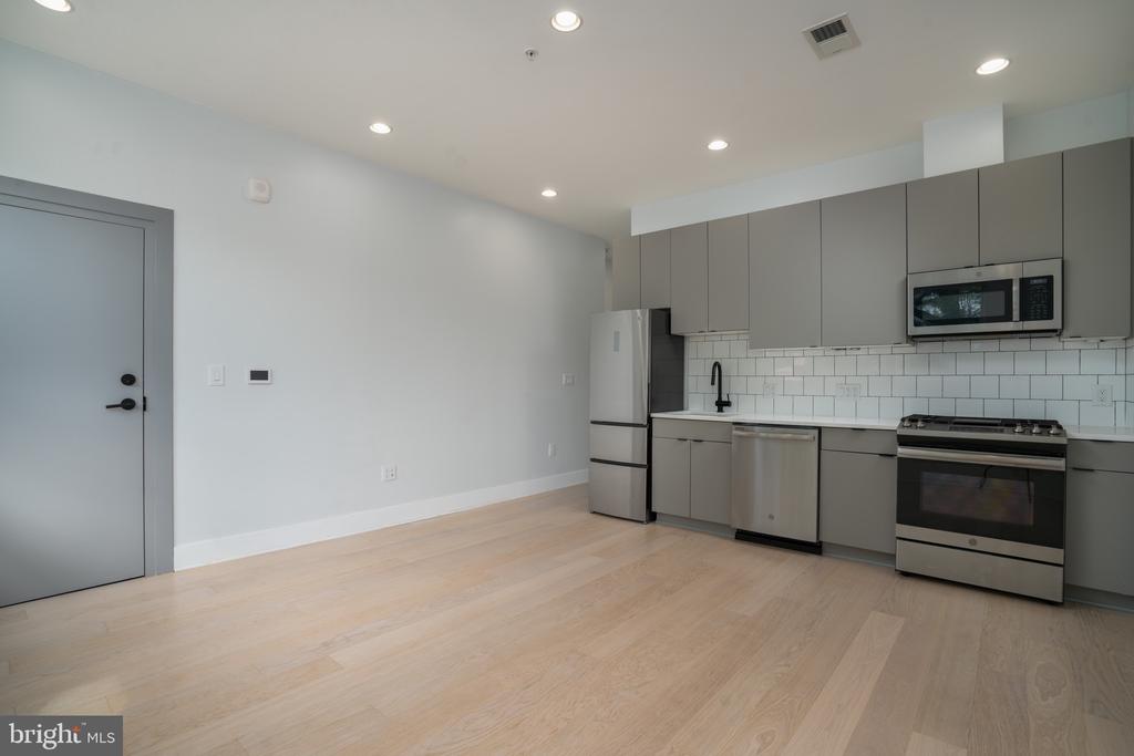 705 IRVING ST NW #202