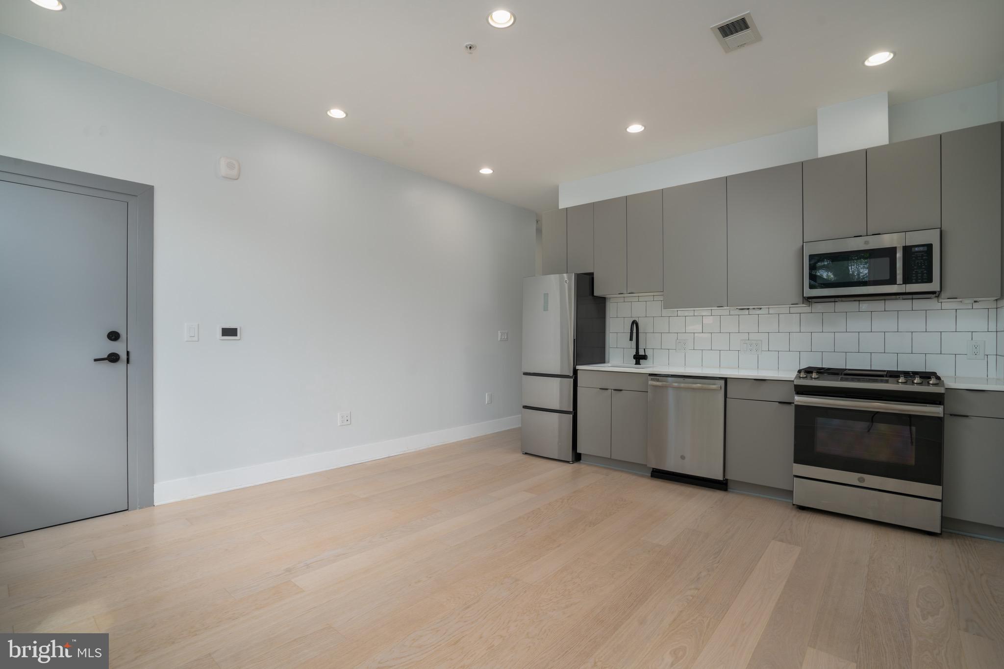 705 IRVING ST NW #202