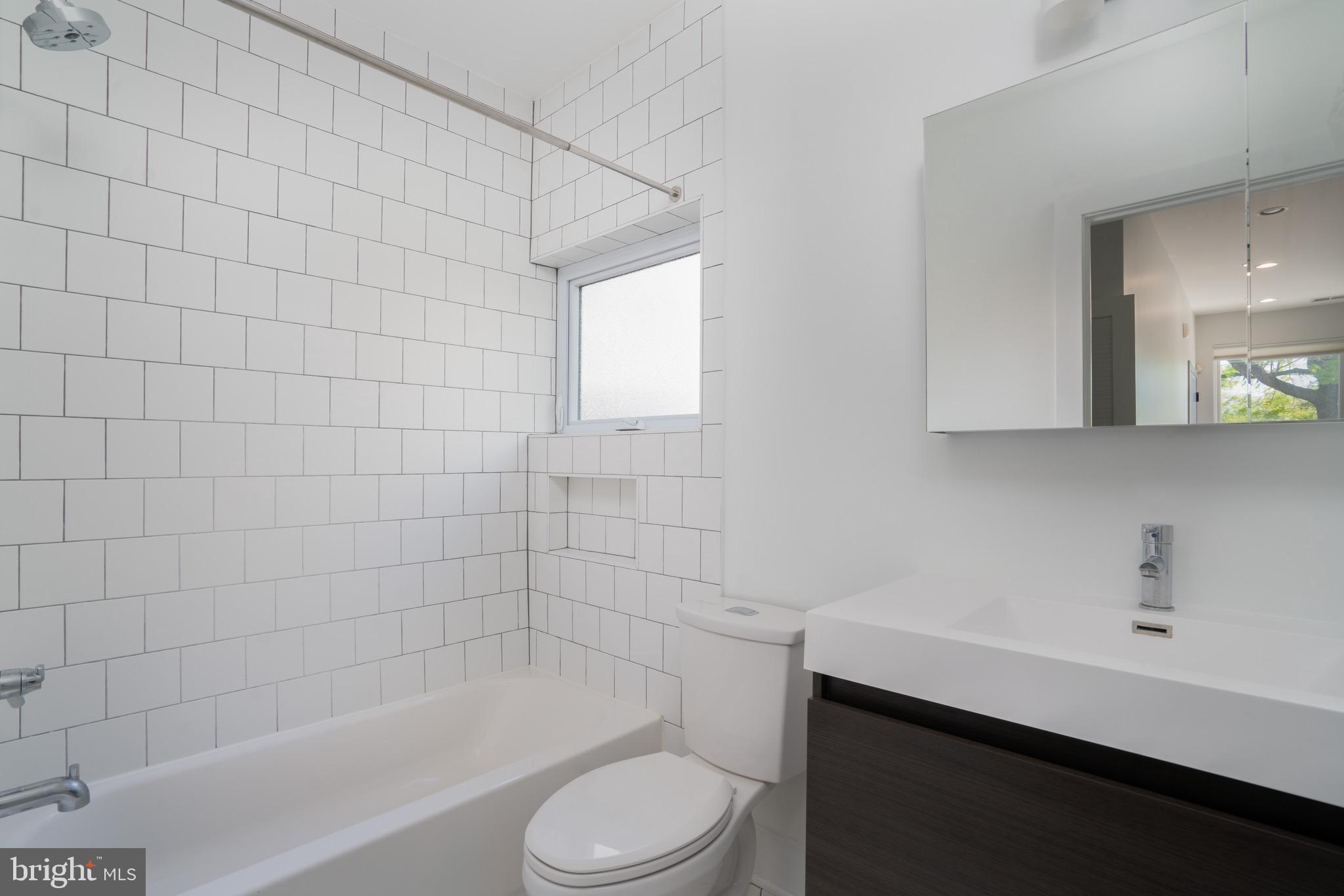 705 IRVING ST NW #202